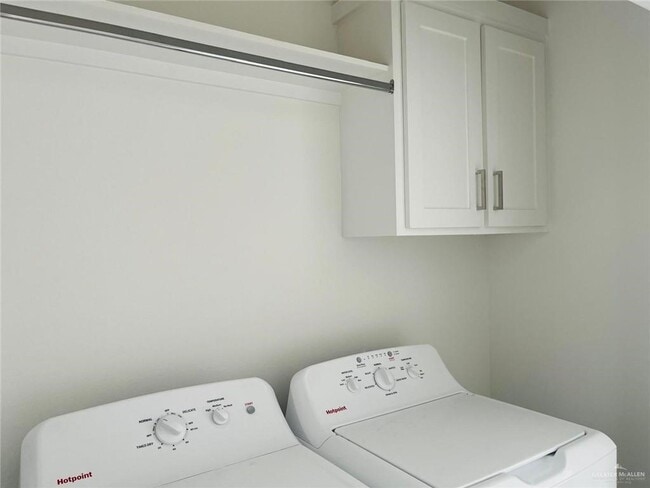 Building Photo - 14 Yankton St