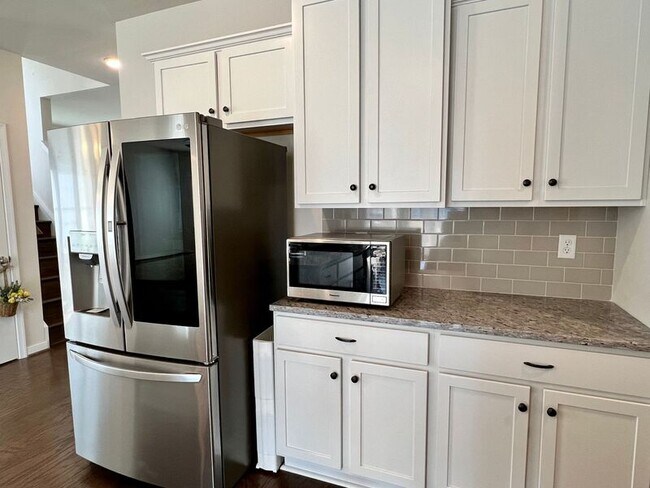 Building Photo - 8180 Lyman Ct