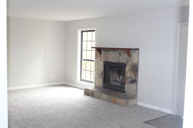 Building Photo - 1386 Williamsburg Ln