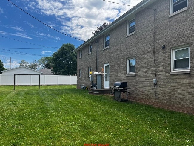 Building Photo - Lower level 1 bedroom $695/monthly