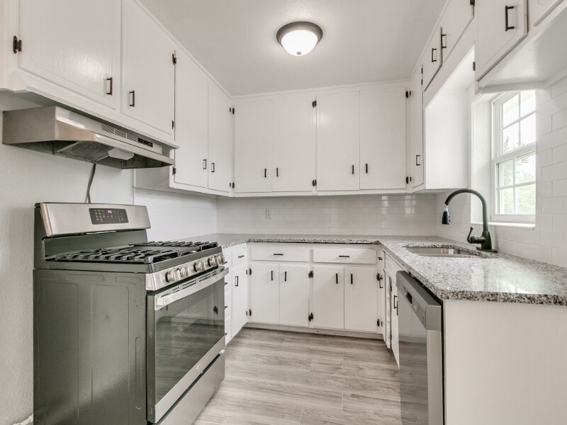 Building Photo - 8308 NE 33rd St