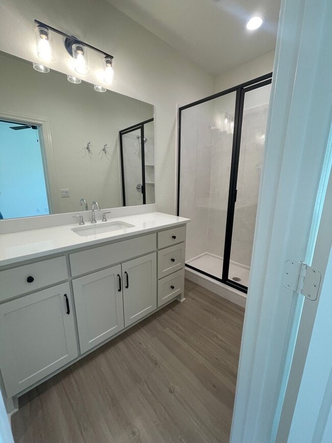 Building Photo - Luxurious NEW CONSTRUCTION 4/4.5 Home Near Baylor Campus!