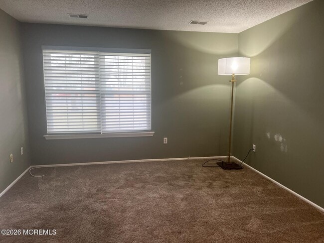 Building Photo - 9 Des Moines Ct