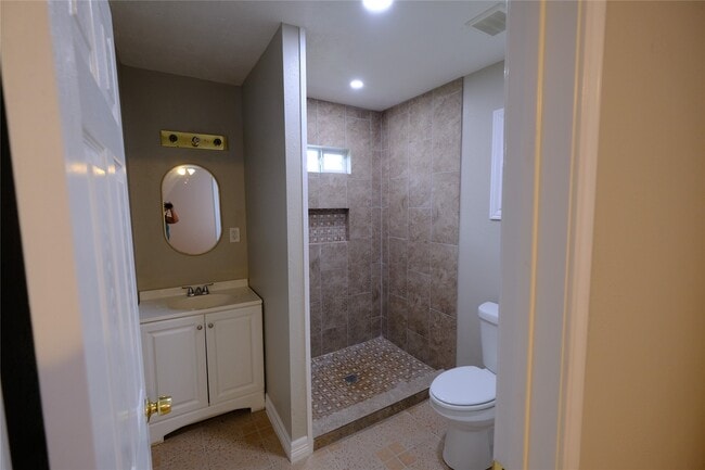 Building Photo - 6718 Midfield Dr
