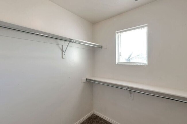 Building Photo - Stunning Saratoga Springs Townhome