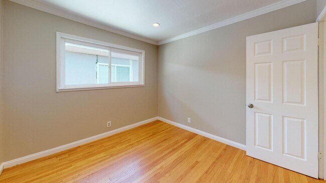 Building Photo - 1618 King St