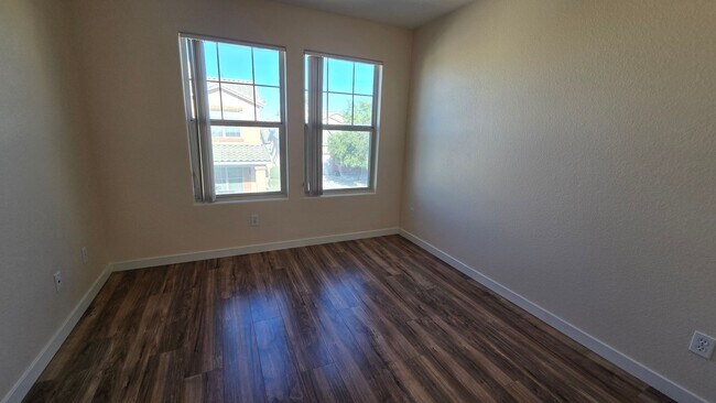 Building Photo - 2 story, 2 car garage, 4 bedroom, All appliances. move in ready home !