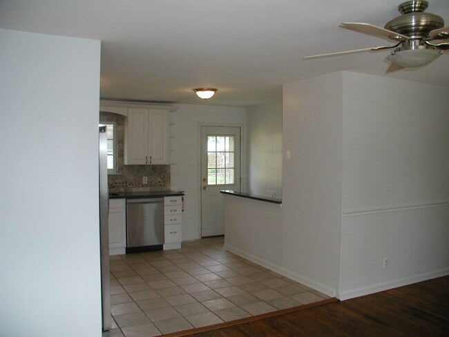 Building Photo - Gorgeous 3 bedroom 2 bath rancher!