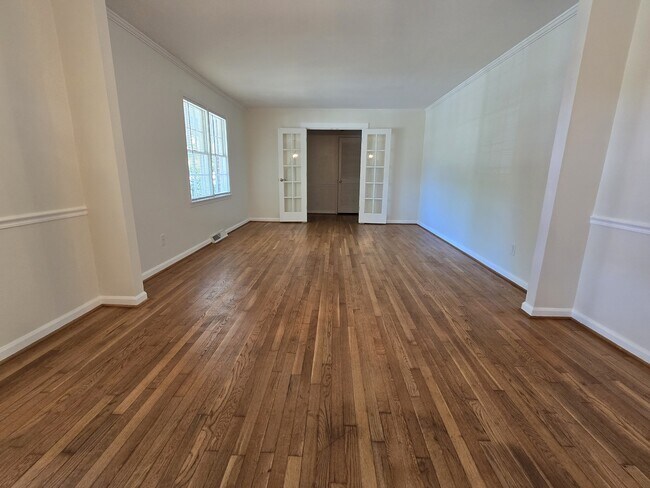 Building Photo - 3703 Hickory Hill Dr