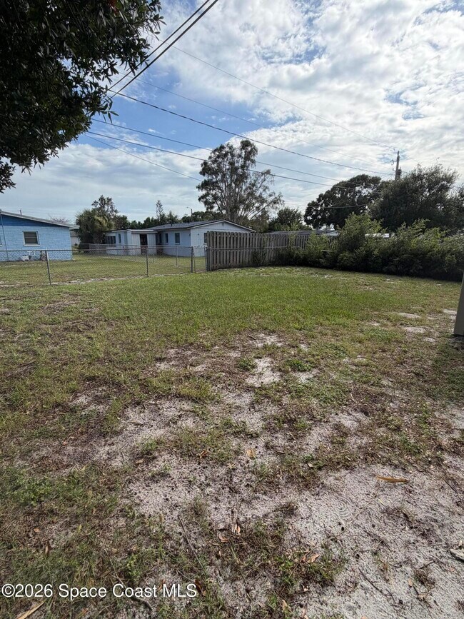 Building Photo - 2559 Locksley Rd