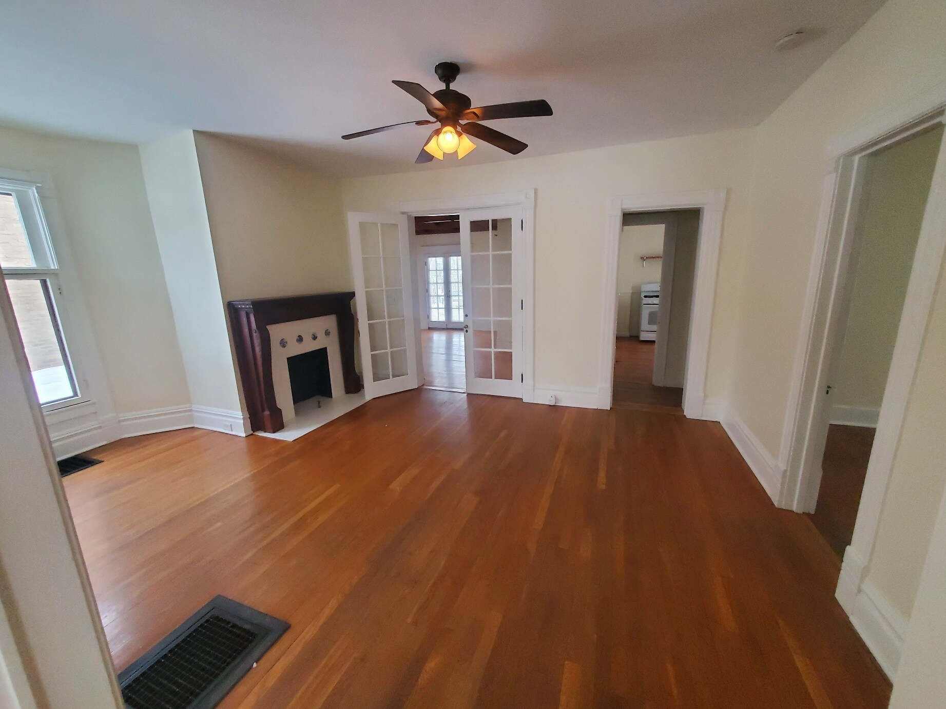 Building Photo - 556 College Ave SE