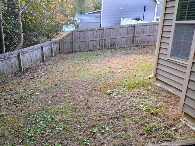 Building Photo - 40 Cromwell Cir