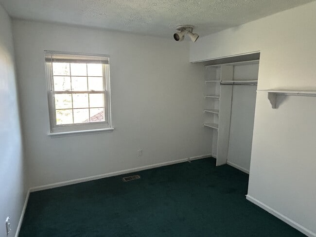 Building Photo - 530 Chesley Dr