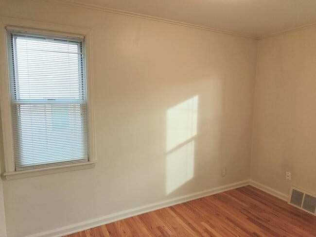 Building Photo - 1409 Royal Ave