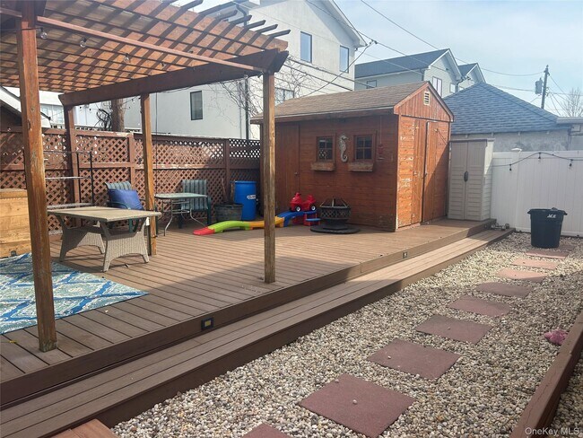 Building Photo - 341 E Hudson St