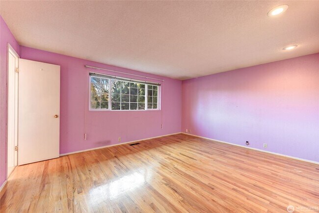 Building Photo - 12201 SE 65th Pl