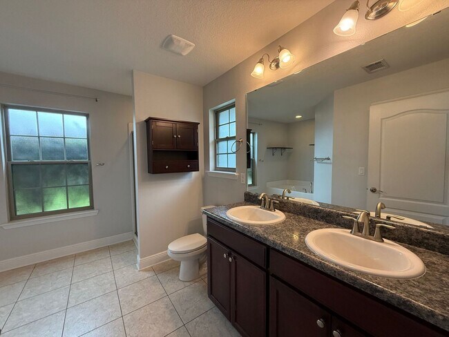 Building Photo - Pensacola - Weatherstone - 4 bedroom, 2 bathroom - w/ lawn care included