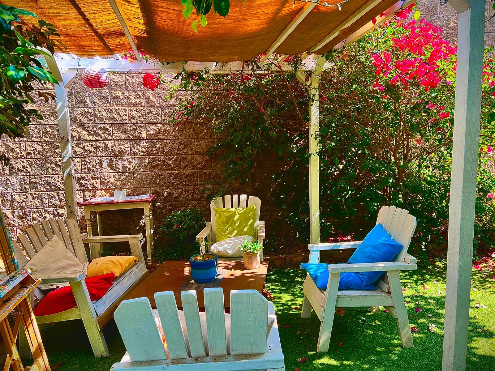 Building Photo - 1448 N Fuller Ave