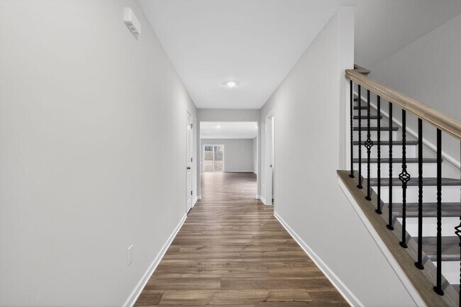 Building Photo - Spacious 5BR House in Statesville