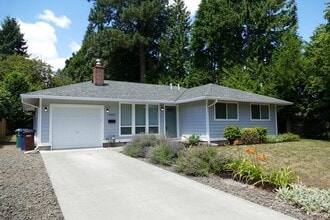 Building Photo - SE Garrett Dr - Milwaukie 3 bedroom with hardwood floors