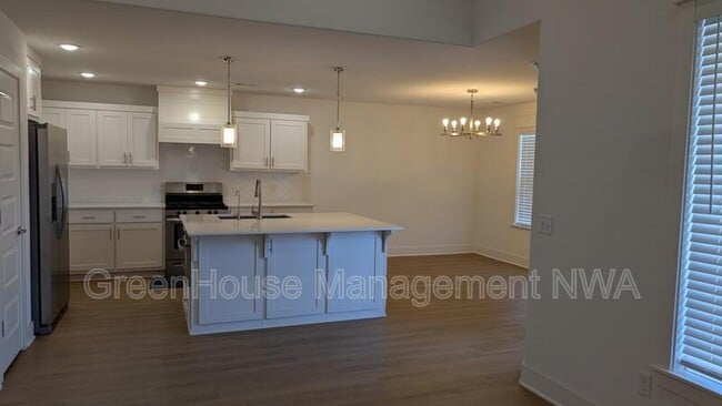 Building Photo - 3008 E Coolridge St