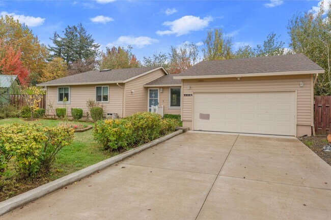Building Photo - Spacious, renovated 3-bdrm/2-bath ranch-style gem in Troutdale.  W/D, 2-car garage, fireplace