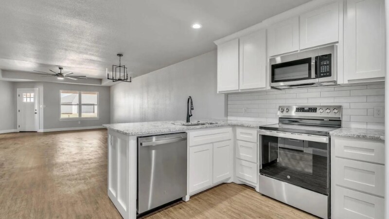 Building Photo - 313 Woodstock Ln