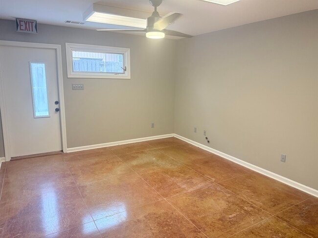 Building Photo - 765 Sweetbrier Rd