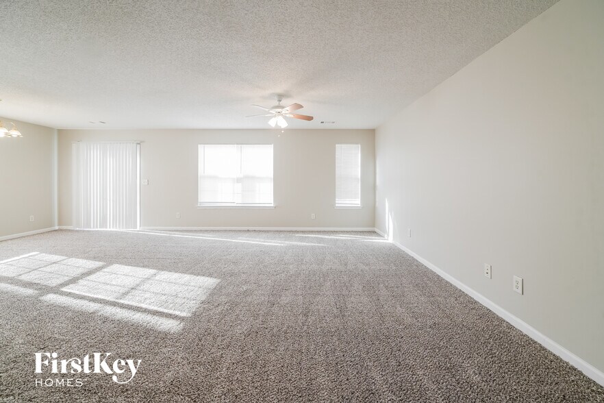 Building Photo - 6224 Hickory Ln Cir