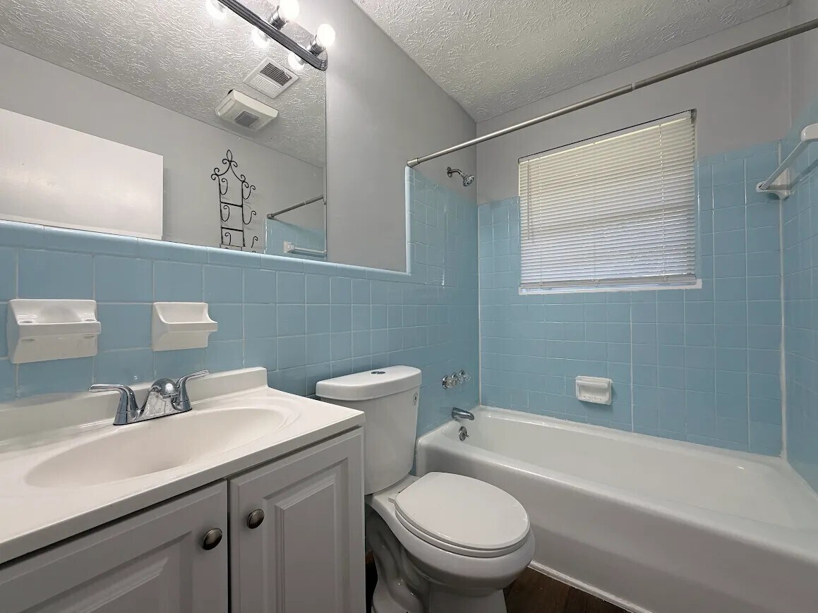 Building Photo - 4882 Valley Dale Ct SW