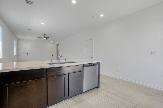 Building Photo - MULTI-GENERATIONAL New Build Home with En Suite In Skye Canyon!