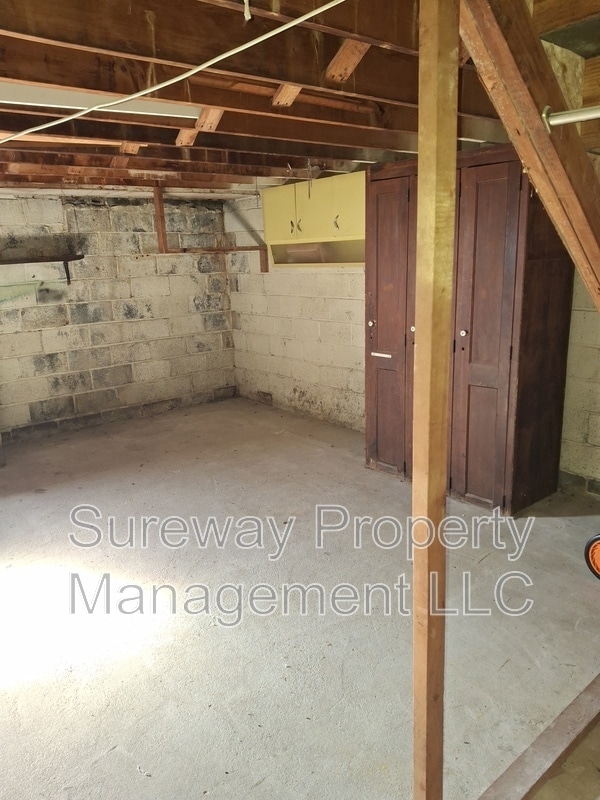 Building Photo - 915 W Browning Rd