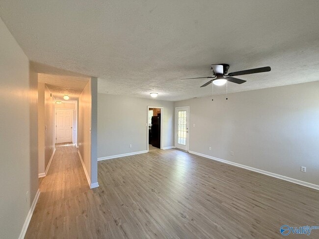 Building Photo - 160 Lewis Ln