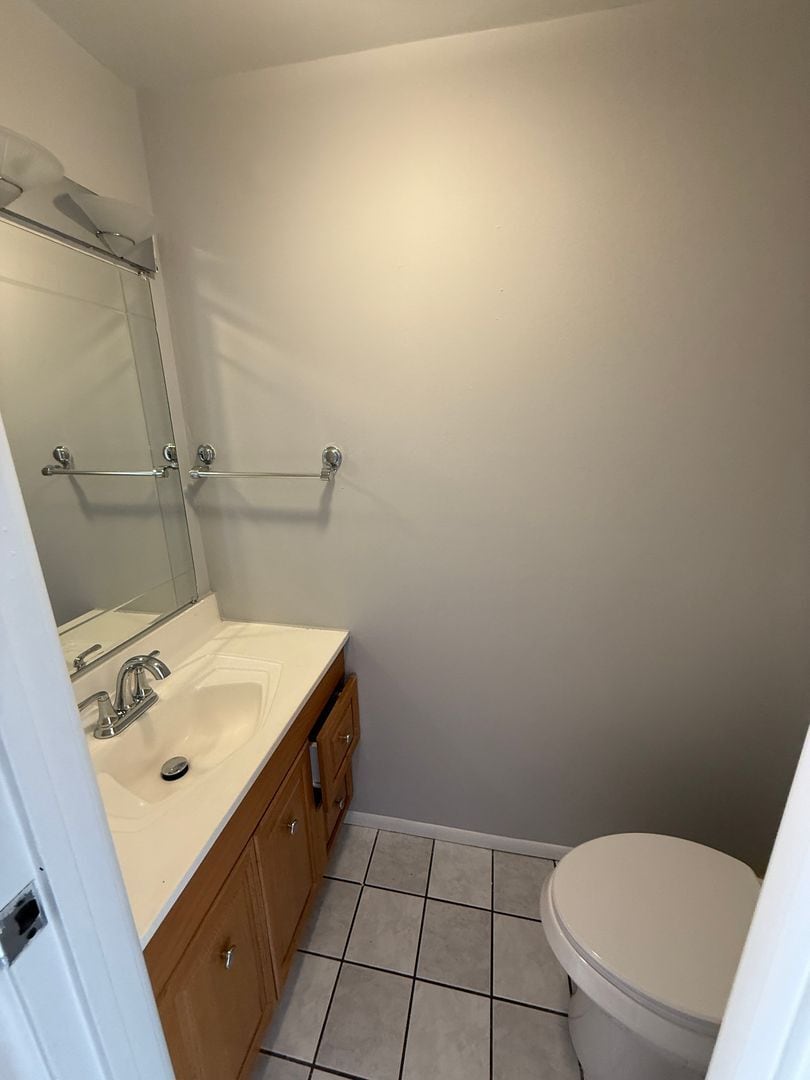 Building Photo - 744 W Gordon Terrace