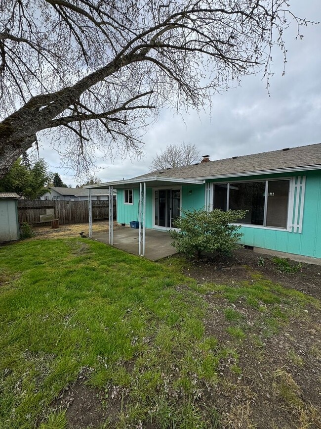 Building Photo - Charming 3 Bed / 2 Bath Ranch on Large Lot – Cul-de-Sac Location – $2,495/mo