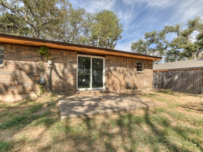 Building Photo - 604 Greenvale Rd