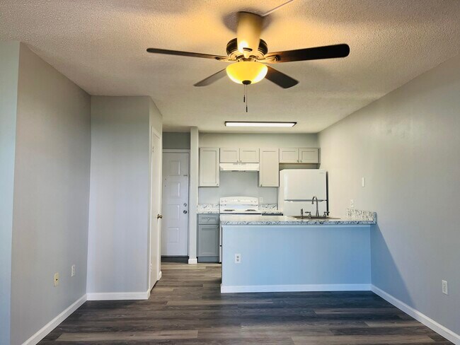 Building Photo - 225 S Tropical Trail