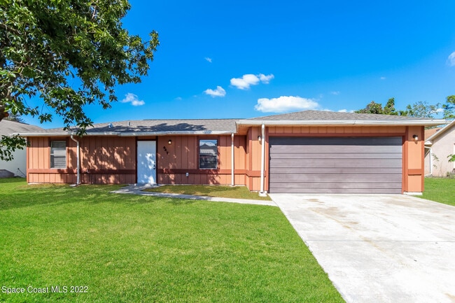 Building Photo - 647 Pampas St NW