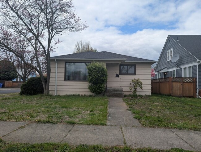 Building Photo - Spacious 3 Bedroom Normal Hill House with Large Garage