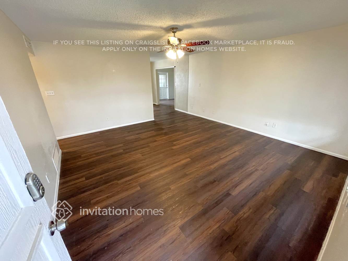 Building Photo - 8435 W Amelia Ave