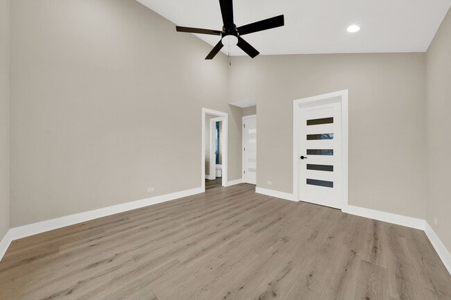 Building Photo - 5901 W Erie St