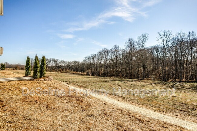 Building Photo - 2206 Yearling Dr