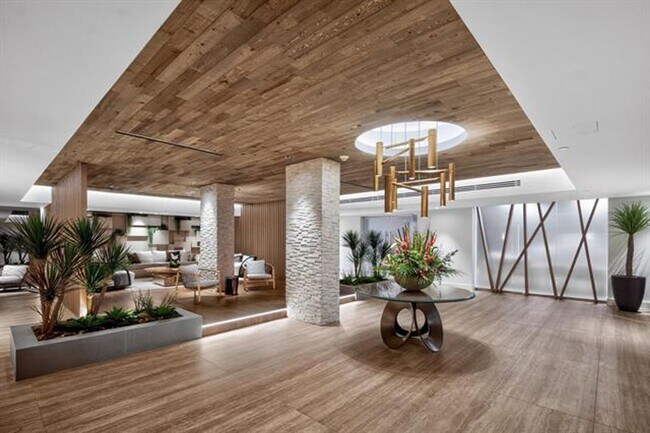 Building Photo - 2301 Collins Ave