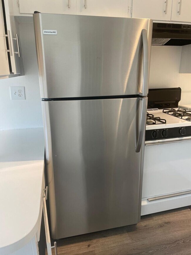 Interior Photo - 6121 Crenshaw Blvd