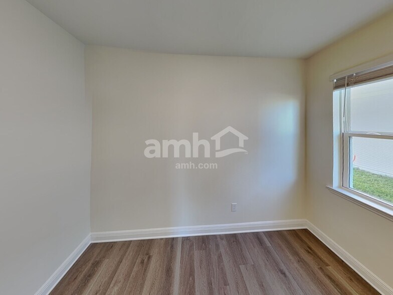 Building Photo - 5994 Sycamore Pl St