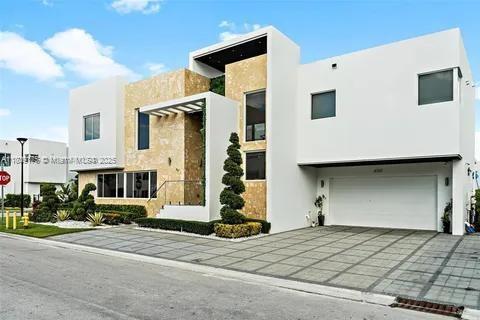 Building Photo - 6767 NW 103rd Pl