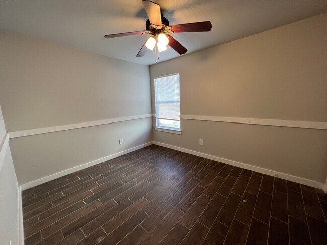 Building Photo - 232 Buttercup Way