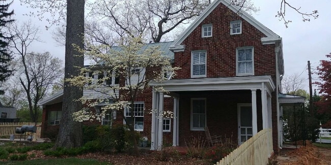 Building Photo - "Charming 4-Bed Gaithersburg Haven: Spacious 3,330 Sq. Ft. Home with Granite Countertops & Gleami...