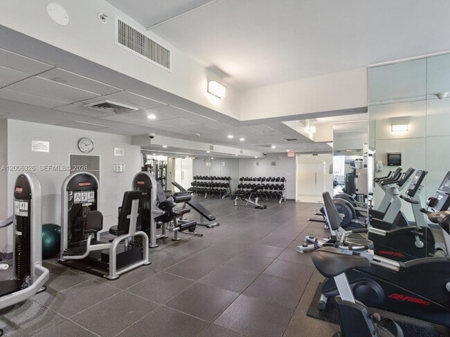 Building Photo - 888 Brickell Key Dr