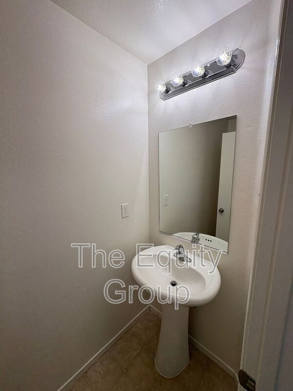 Building Photo - 4247 S Cindy Ct